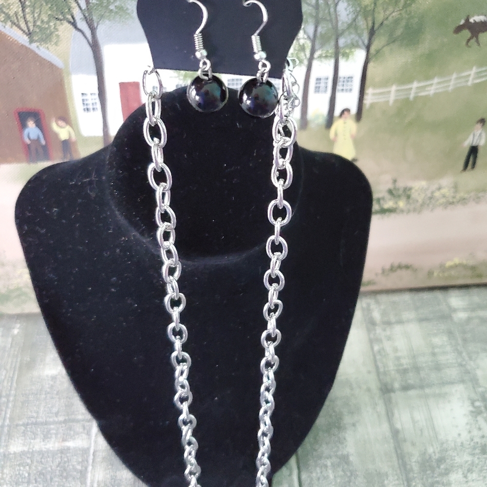 🌹#21 Blue and silver long paparazzi necklace, or black and silver.